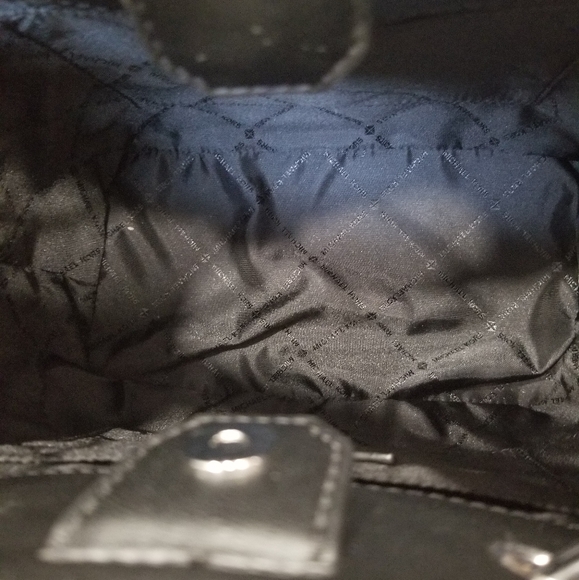 Michael Kors Suri Black Quilted Bucket Crossbody NWT - Picture 7 of 10